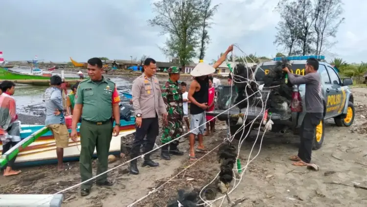 AMANKAN— Polsek Pancung Soal amankan baby Lobster dan alat tangkap.