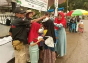 Direktur CV Tahiti Coal, Rita Bayes, Bagikan Takjil Gratis pada Masyarakat 