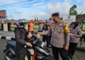 Bakti Sosial, Polres Bagikan Takjil kepada Masyarakat 11 Bakti Sosial, Polres Bagikan Takjil kepada Masyarakat