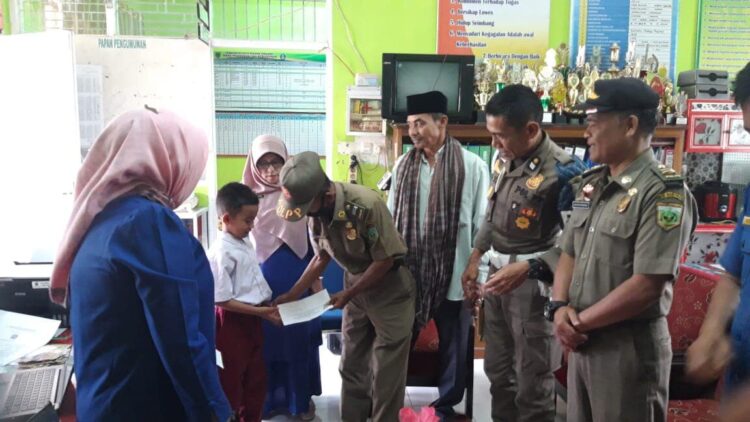 Berikan Bantuan Pendidikan bagi Anak Yatim