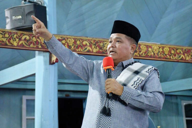 Bersafari ke Masjid Raya Bingkudu, Bupati Agam Beri Tausiah Ramadhan Tentang Ciri-Ciri Orang Beriman 1 SAFARI RAMADHAN— Dalam rangka mempererat tali silaturahmi dan menyemarakkan bulan suci Ramadhan, Bupati Agam Ir H Benni Warlis MM,Dt Tan Batuah, Pimpin safari Ramadhan ke Masjid Raya Bingkudu, Kecamatan Canduang Senin (17/3).