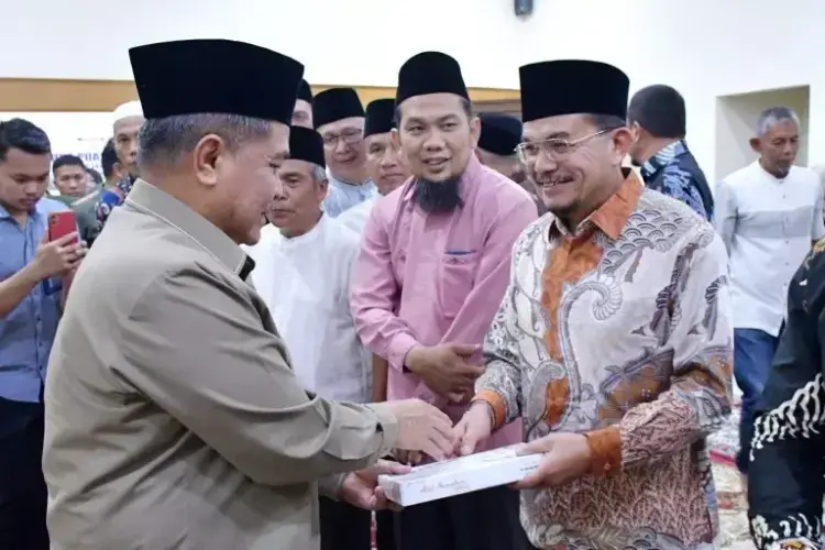 Dukung Program Bangkik Dari Surau, Bupati Agam Ajak Semua Pihak Bersinergi 1 SINERGI— Bupati Agam Ir.H.Benni Warlis MM, Dt. Tan Batuah, mengajak semua pihak untuk bersinergi dalam mendukung program Bangkik Dari Surau.