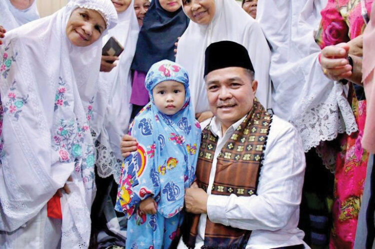 Safari Ramadhan Masjid Raya Kubang Putiah, Bupati Benni Warlis Ajak Umat Perbaiki Kualitas Iman di Bulan Ramadhan 1 SAFARI RAMADHAN— Bupati Agam, Ir. H. Benni Warlis MM, Dt. Tan Batuah, memberikan tausiah Ramadhan dengan tema “Indikator Iman yang Sempurna” saat safari Ramadhan di Masjid Raya Kubang Putiah, Kecamatan Banuhampu Rabu (12/3).
