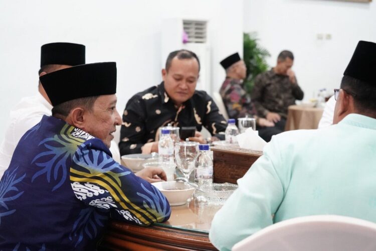 Rakor Bersama Forkopimda Tanahdatar-Padangpanjang, Bupati Eka Putra Bahas Persiapan Menyambut Pemudik 1 ARAHAN— Bupati Tanah Datar Eka Putra berikan arahan saat Rapat Koordinasi (Rakor) kondisi terkini dan informasi terbaru di wilayah Tanah Datar, Sabtu (8/3) di Indojolito Batusangkar.