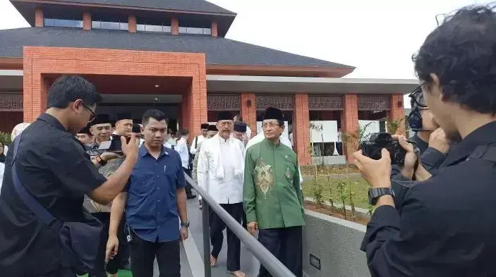 Bank Nagari Raih 2 Penghargaan 14th Infobank-Isentia Digital Brand Awards 1 TERIMA PENGHARGAAN— Wakil Pemimpin Divisi Usaha Syariah Bank Nagari, M. Riza Harry Susanto dan Wakil Pemimpin Divisi Dana dan Treasury Bank Nagari, Musa Adi Guna menerima dua penghargaan pada ajang 14th Infobank-Isentia Digital Brand Awards.