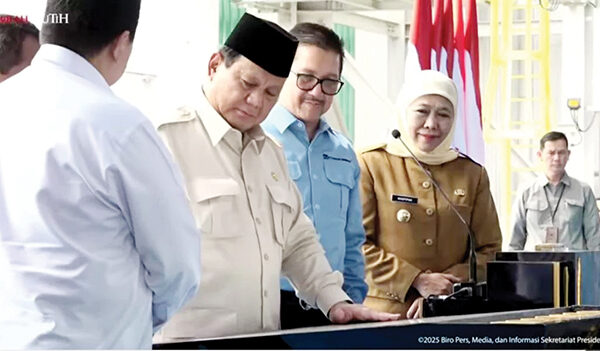 Resmikan Pabrik Emas Freeport di Gresik, Prabowo: Terbesar di Dunia dari Segi Hulu Sampai Hilir 1 PERESMIAN PABRIK— Presiden Prabowo Subianto meresmikan pabrik pemurnian logam mulia milik PT. Freeport Indonesia di Gresik, Jawa Timur, pada Senin (17/3).