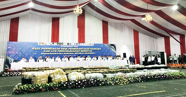 Dalam Tiga Bulan, Kejagung Tuntut 73 Terdakwa Kasus Narkotika dengan Hukuman Pidana Mati 1 PEMBERANTASAN NARKOBA— Pemberantasan Narkoba di bawah Kemenko Polkam mengungkap kasus narkoba dengan total barang bukti sebanyak 1,2 ton.