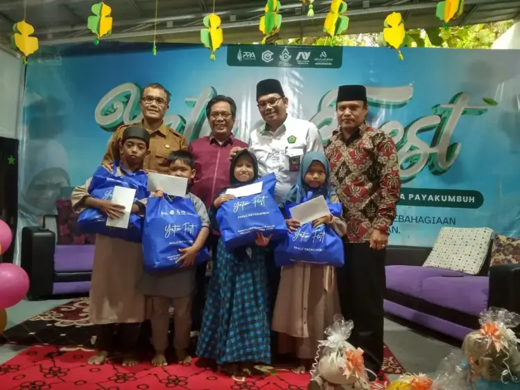 PPALC Kota Payakumbuh Gelar Yatim Fest, Ditinggal Ayah Sejak SD, Sekda Berbagi Kisah kepada 100 Anak Yatim 1 YATIM FEST— Sekda Kota Payakumbuh Rida Ananda menghadiri kegiatan Yatim Fest yang digelar di Kampus 2 Yayasan Al Huffazh, Kelurahan Sicincin, Selasa (25/3) sore.