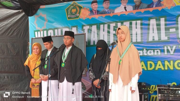 Pertahankan Hafalan 30 Juz, Dua Siswa MAN 2 Dihadiahi Umrah 1 UMRAH— Yawqi Adam Mahdavikia dan Afnan Karimah El-Gumanti mendapatkan hadiah umrah gratis dari donatur.