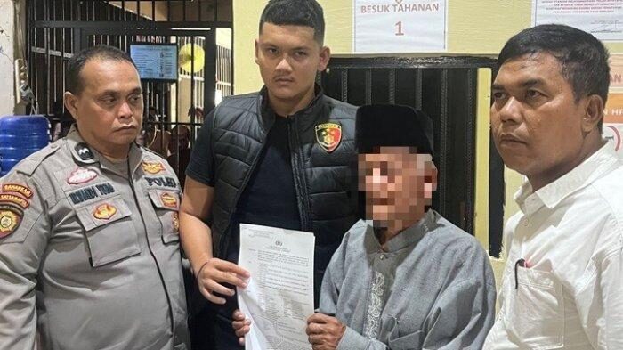 Guru Ngaji Bejat! Murid Sendiri Dicabuli, Lancarkan Aksinya di Kamar dalam Mushala, Imingi Korban dengan Kue dan Uang Receh 1 CABUL— Guru ngaji berinisial IN (72) yang melakukan pencabulan terhadap muridnya
berusia 5 tahun ditangkap jajaran Satreskrim Polres Padangpariaman.