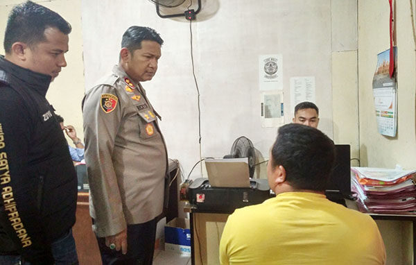 Utang Piutang Berujung Nyawa Melayang, Pria 35 Tahun Tewas, Temannya Luka Bacok, Satu Pelaku Ditangkap, Satu lagi DPO 1 PENGANIAYAAN— Satu pelaku penganiyaan yang mengakibatkan korban meninggal dunia dan luka bacok, ditangkap jajaran Satreskrim Polres Payakumbuh. Sementara, satu pelaku lagi masih terus diburu.