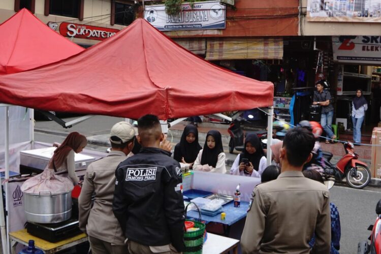 Pasar Pabukoan di Pedestarian Pasar Pusat, Jadi Pilihan Ngabuburit Anak Muda dan Keluarga 1 Jadi Pilihan Ngabuburit Anak Muda dan Keluarga