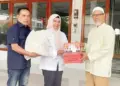 Jelang Lebaran, Andre Rosiade Bagikan Ribuan Paket Sembako dan Kain Sarung untuk Garin 10 Jelang Lebaran, Andre Rosiade Bagikan Ribuan Paket Sembako dan Kain Sarung untuk Garin