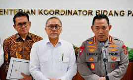 Temuan MinyaKita Tak Sesuai Takaran dan di Atas HET, Kapolri: Kami Lakukan Penegakan Hukum 1 KETERANGAN PERS—
Kapolri Jenderal Polisi Listyo Sigit Prabowo bersama Menko Zulkifli Hasan memberikan keterangan pers usai pertemuan.