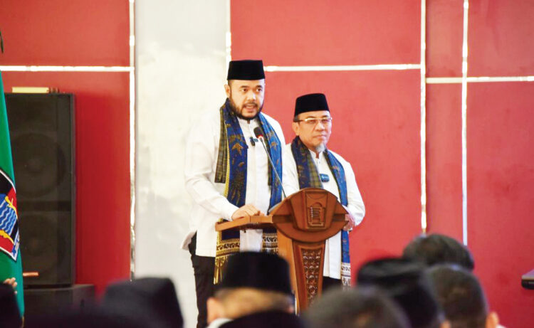 Kembali ke Padang Usai Retret 7 Hari, Wako Langsung Kerja Realisasikan Janji Kampanye 1 SIAP KERJA— Wako Padang Fadly Amran didampingi Wawako Maigus Nasir, disambut hangat saat sampai di Balaikota Padang, Sabtu (1/3), usai mengikuti retret di Akmil Magelang. Fadly berjanji langsung bekerja untuk merealisasikan janji kampanye.