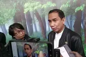 Komisi III DPR Minta Polri Ungkap Dalang Teror Babi dan Tikus ke Tempo 1 BERI TANGGAPAN— Anggota Komisi III DPR RI Rudianto Lallo memberikan tanggapan
terkait kasus teror terhadap Tempo.