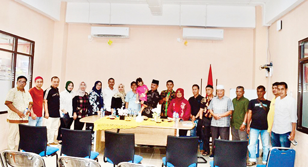 Ketua LKAAM Sumbar Dukung Ranah Rantau Festival 2025, Kedatangan Perantau Diharap Geliatkan Ekonomi Pedagang Pasar Raya 1 PERSIAPAN RANAH RANTAU FESTIVAL— Ketua LKAAM Sumbar Fauzi Bahar Dt. Nan Sati, menghadri rapat persiapan kegiatan Ranah Rantau Festival 2025, , Kamis (27/2) di kantor Pengelola Pasar Raya Fase VII.