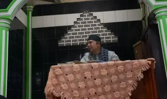 Menjalin Silaturahmi Ranah dan Rantau, PKPWL Peduli Nagari Wujud dari Indahnya Kebersamaan 1 CERAMAH—Kompol H Syafrizen SH Datuk Rang Batuah (Kasubdit Bhabinkamtibmas Dit Binmas Polda Sumbar) memberikan ceramah.