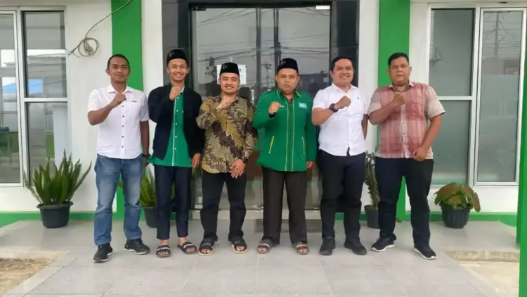 PCNU Kabupaten Solok Apresiasi Gerakan Subuh Berjemaah Kapolda Sumbar 1 DUKUNG PROGRAM—Khatib Syuriah Pengurus Cabang Nahdlatul Ulama (PCNU) Kabupaten Solok bersama pengurus menyatakan dukungan terhadap program Kapolda Sumbar.