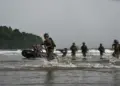 Pasukan Marinir Lakukan Penyerbuan Raid Amfibi 11 Pasukan Marinir Lakukan Penyerbuan Raid Amfibi