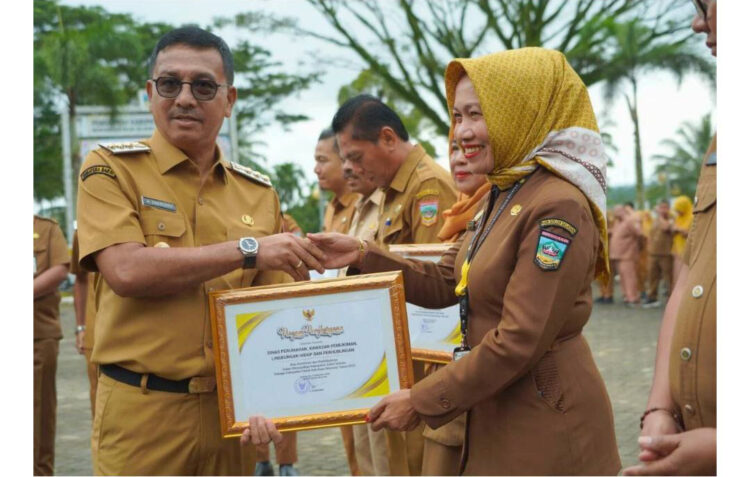 Pemkab dan OPD Solsel Terima Penghargaan Kemenkumkam Hingga BPS 1 Pemkab dan OPD Solsel Terima Sederet Penghargaan