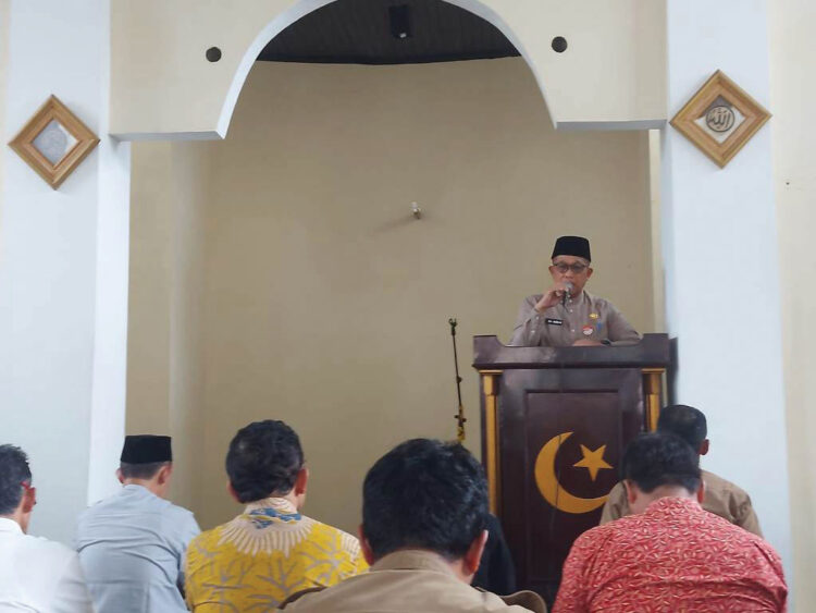 Selama Ramadhan, Pemko Bukittinggi Giatkan Wirid Ba’da Zuhur 1 WIRID PENGAJIAN— Pj Sekda, Al Amin saat mengisi wirid pengajian ba’da zuhur di Mushalla Jabal ‘Ilmi Balaikota, Selasa (4/3).