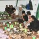 Penggagas Pondok Makan Fi Sa­billah Hendri Final sedang menunggu masuk jadwal buka puasa bersama dengan jemaah Masjid Sinaramalah Nurussalam