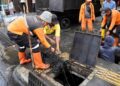 Drainase Selokan di Kawasan Pasar Pusat Dibersihkan 10 Drainase Selokan di Kawasan Pasar Pusat Dibersihkan