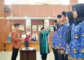 Pj Sekda Lantik dan Serahkan SK PNS serta CPNS di Lingkungan Pemko Bukittinggi 10 Pj Sekda Lantik dan Serahkan SK PNS serta CPNS di Lingkungan Pemko Bukittinggi