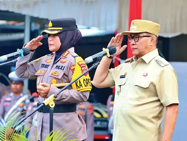 Operasi Ketupat Singgalang 2025, Polresta Bukittinggi Terjunkan 250 Personel 1 APEL GELAR PASUKAN— Polresta Bukittinggi gelar pasukan Operasi Ketupat Singgalang 2025, yang dipimpin langsung Kapolresta Kombes Pol Yessi Kurniati dan Wali Kota Bukittinggi Ramlan Nurmatias, di halaman Mapolres, Kamis (20/3).