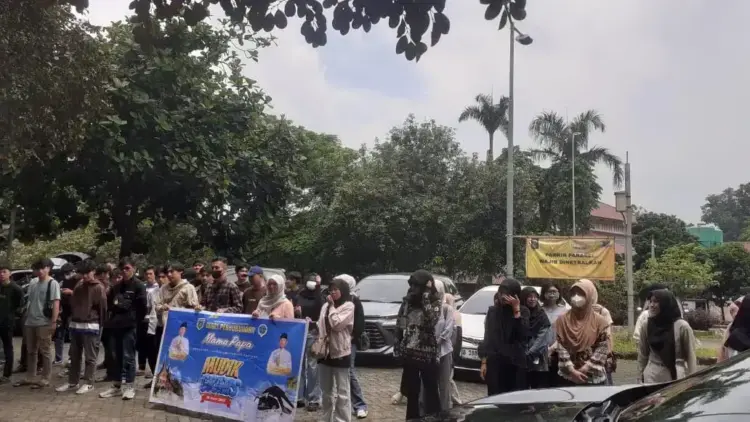 Rombongan Mama Papa Mudik Bertolak Menuju Padang