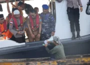 Safari Ramadhan 1446 H, Kapolres Mentawai dan Forkopimda Berbagi Takjil untuk Nelayan