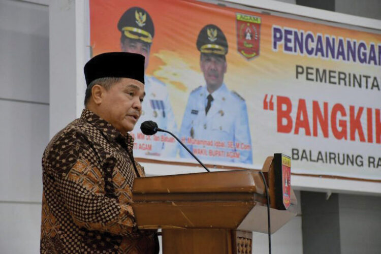 Sosialisasikan Progul Bangkik Dari Surau, Bupati Ingin Terlaksana Hingga Nagari 1 SOSIALISASI— Bupati Agam, Benni Warlis mensosialisasikan program unggulan Bangkik dari Surau kepada camat, wali nagari dan tokoh masyarakat, di Balairung Rumah Dinas Bupati Agam,
Senin (3/3).