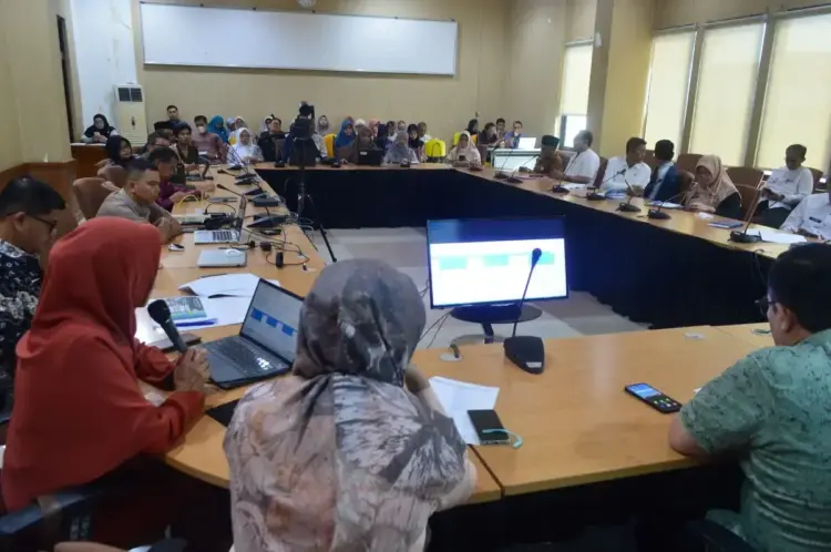 Cinta Alquran Tingkatkan Kualitas Bacaan, Program Tahfiz dan Tahsin Menjadi Unggulan Ekstra Kurikuler 1 SAMPAIKAN—Kepala Dinas Pendidikan Kota Solok, Irsyad, sampaikan sambutan pada Forum Perangkat Daerah.