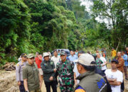 Terjang Jalan Berlumpur, Wabup Antar Langsung Bantuan ke Galugua