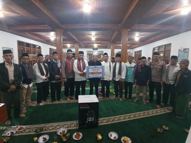 TSR V Tanahdatar Kunjungi Masjid Jihad Pariangan 1 Tim V safari ramadhan Kabupaten Tanahdatar yang dipimpin Kapolres AKBP Simon Yana