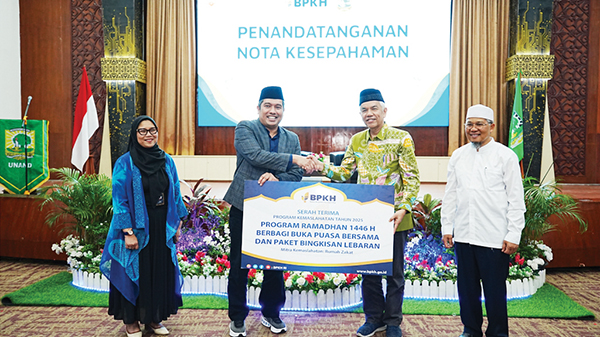 Unand Terima Program Kemashlahatan BPKH, Perkuat Pilar Pendidikan dan Kesejahteraan Umat 1 PROGRAM KEMASHLAHATAN BPKH— Wakil Rektor I Unand Prof. Syukri Arif menerima program kemashlahatan dari Badan Pengelola Keuangan Haji (BPKH) yang diserahkan Pimpinan BPKH, Hary Alexander, di Convention Hall kampus Unand Limau Manis, Kamis (6/3).