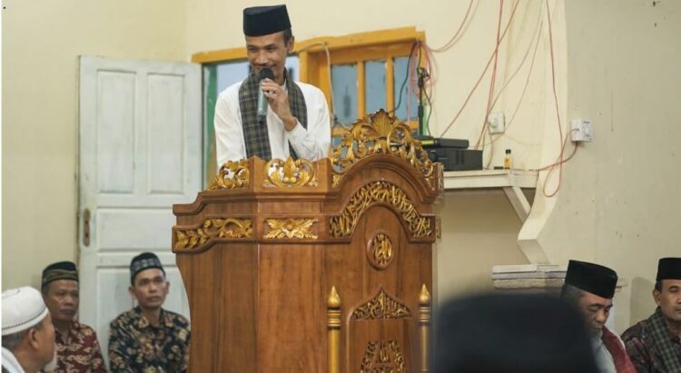 Kunjungi Ulu Suliti, Wabup Yulian Efi Jawab Keluhan Warga 1 SAMBUTAN—Wakil Bupati Solok Selatan H. Yulian Efi berikan sambutan