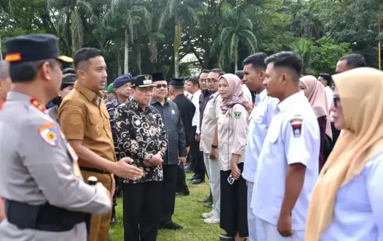 Wawako Maigus Nasir Hadiri Apel Gelar Pasukan Ketupat, Pemko Siap Berikan Rasa Aman dan Sambut Pemudik 1 HADIRI APEL PASUKAN KETUPAT— Wakil Wali Kota Padang Maigus Nasir menghadiri Apel Gelar Pasukan Operasi Kepolisian Terpusat dalam rangka pengamanan Idul Fitri 1446 H, di Lapangan Imam Bonjol Padang, Kamis (20/3).