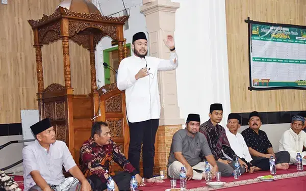 Wako Padang Tutup MTQ ke-XIV Gemma Kurba 1 PENUTUPAN MTQ— Wali Kota Padang Fadly Amran menutup MTQ ke-XIV tingkat Kota Padang, yang diselenggarakan oleh Generasi Muda Masjid Raya Kurao Kapalo Banda (Gemma Kurba), Sabtu (22/3) malam.