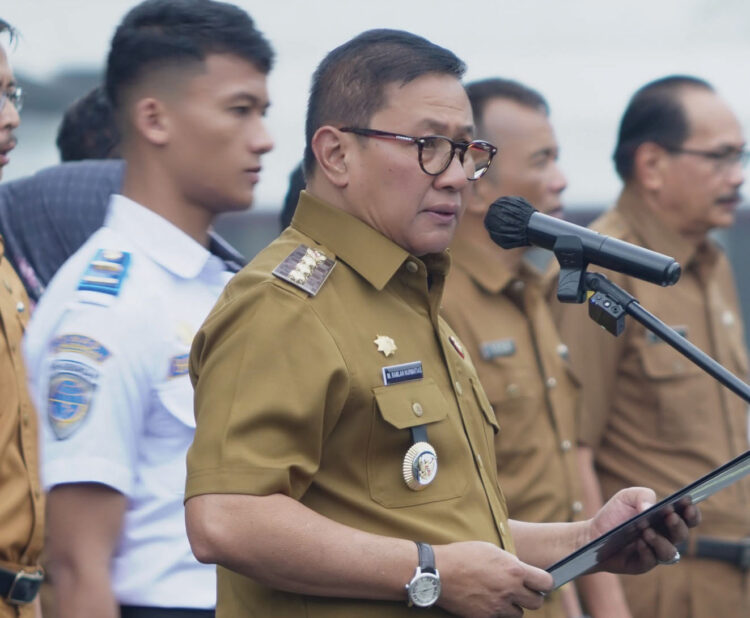 Wali Kota Bukittinggi Pimpin Apel Perdana, Tekankan Inovasi dan Profesionalisme ASN 1 APEL GABUNGAN— Wako Ramlan Nurmatias, pimpin apel gabungan perdana bersama ASN di lingkungan Pemko Bukittinggi di halaman Balaikota, Senin (3/3) yang dihadiri Wakil Wali Kota, Penjabat (Pj) Sekretaris Daerah, Asisten, Staf Ahli, Kepala SKPD, serta seluruh jajaran ASN Pemko Bukittinggi.