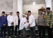 Safari Ramadhan 1446 H, Wako Payakumbuh Serahkan Bantuan Hibah Baznas dan Bank Nagari