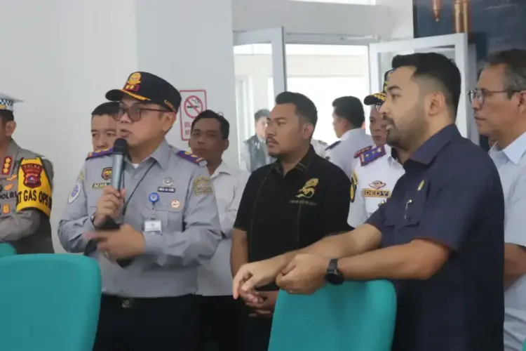 Hadapi Mudik Lebaran, Anggota DPR RI Zigo Rolanda Tinjau Persiapan BIM, Tol Padang-Sicincin hingga Terminal Anak Air 1 adfadfb7 8c7d 4d81 ad9a a0e11cef3612