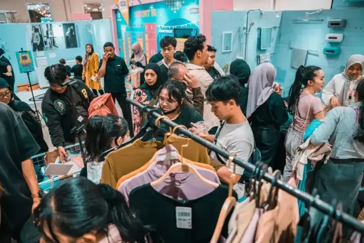 Bazaar Fashion Ramadhan, Lelang Baju Artis Disambut Antusias 1 ANTUSIAS— Love Second Chance 2025 yang berisikan bazaar fashion Ramadhan disambut antusias oleh masyarakat.