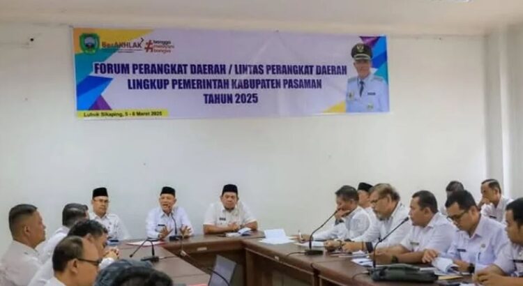 Rencana Kerja 2026, Pemkab Pasaman Gelar Forum Perangkat Daerah 1 RENCANA KERJA— Bupati Pasaman Sabar AS sampaikan arahan saat pembukaan gelar Forum Perangkat Daerah.
