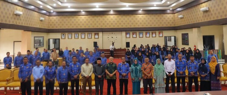 FOTO BERSAMA— Ketua Komisi A, B, dan C DPRD Kota Payakumbuh berfoto bersaam saat menghadiri Focus Group Discussion (FGD) dan Forum Konsultasi Publik Rencana Pembangunan Jangka Menengah Daerah (RPJMD) Kota Payakumbuh 2025-2029.