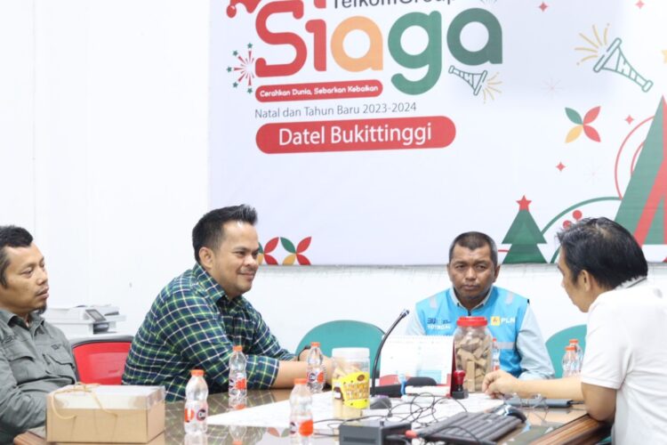 Sapa PWI, PLN Sumbar Sampaikan Komitmen Ciptakan Energi Bersih 1 KUNJUNGI--PLN Unit Induk Distribusi (UID) Sumatera Barat kunjungi dan sapa persatuan wartawan yang tergabung dalam organisasi Persatuan Wartawan Indonesia (PWI).