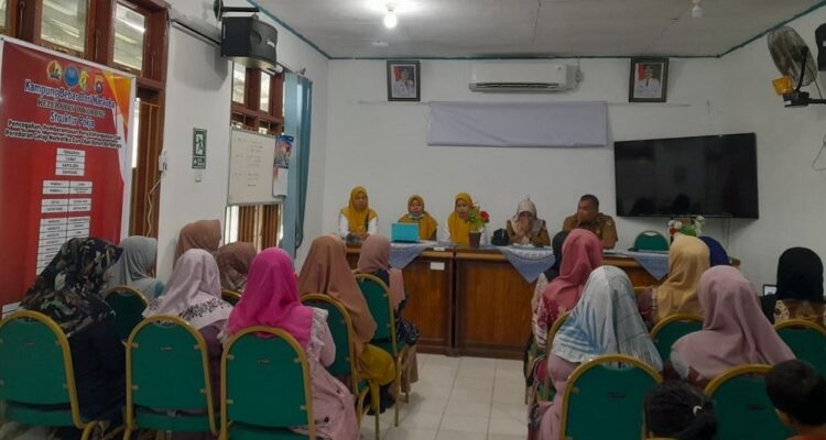 KOORDINASI—Terihat peserta pertemuan kader Posyandu ILP, IMP dan Tribina dalam rangka koordinasi terkait 
Pemeriksaan Kesehatan Gratis.