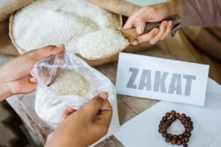 Jadi Penyempurna Ibadah Puasa, Menag Nasaruddin Ingatkan Kewajiban Membayar Zakat 1 ILUSTRASI— Membayar zakat fitrah.