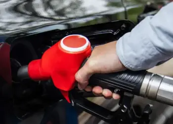 Bagaimana Cara Memilih Oli yang Bisa Membantu Mobil Lebih Irit BBM? Ini Jawabannya